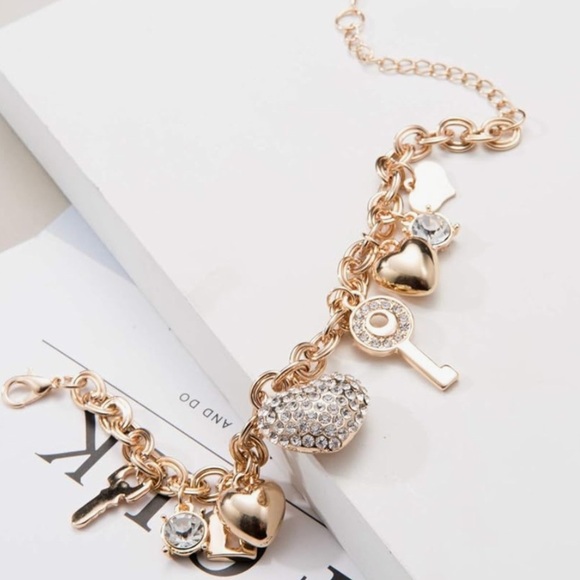 Heart charm bracelet with crystals keys hearts 7” + 2” extend - Picture 4 of 4